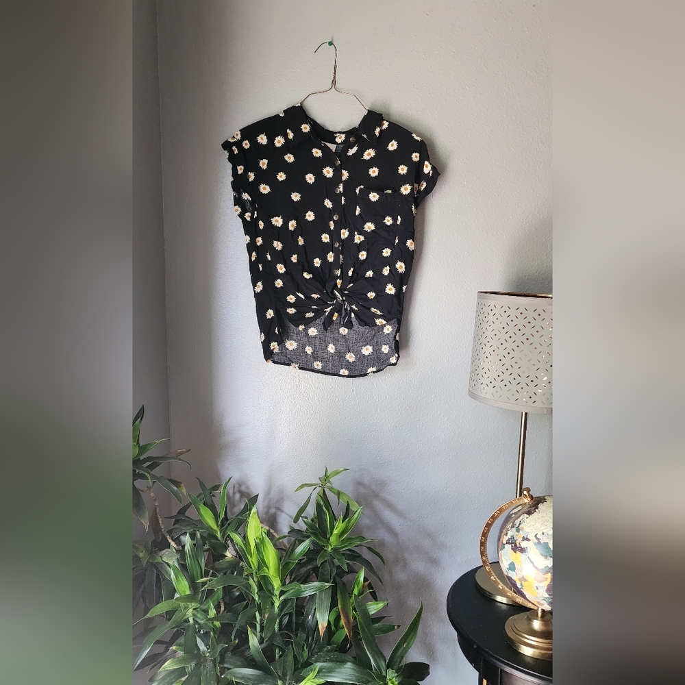 Cute small Daisy Blouse